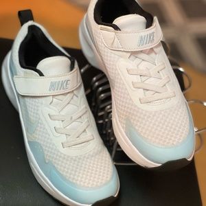 *Brand new* very good condition.